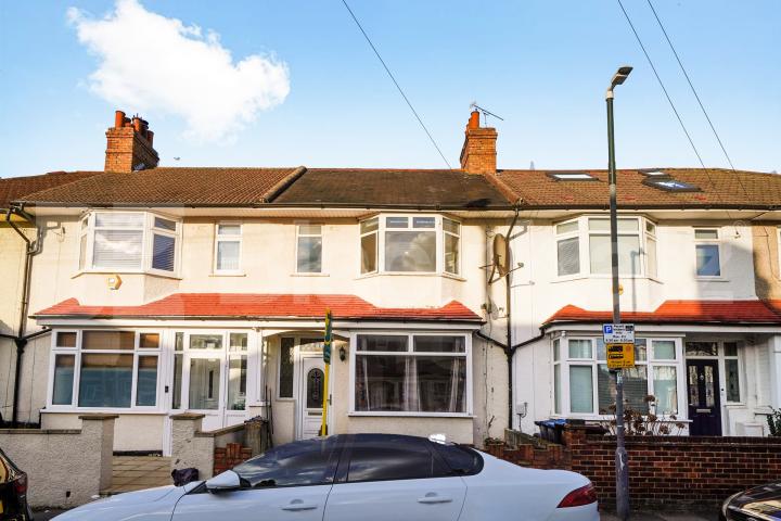 Refurbished throughout, flooded with natural light & beautiful mature garden  St. Barnabas Road, Tooting